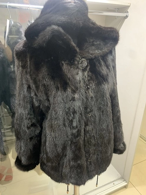 Шуба короткая, цельная С капюшоном р-р 44-46 