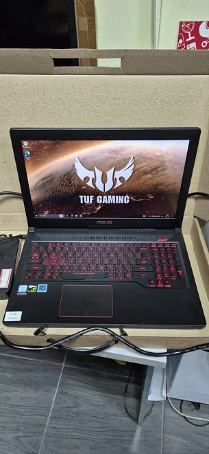 Ноутбук Asus I7-7700HQ 2.50GHz/8Gb озу/SSD 128Gb/GTX1050