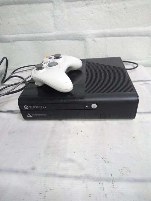 Игровая приставка X-Box 360  Microsoft Xbox Xbox 360 4 ГБ,