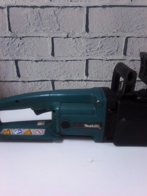 Электропила цепная Makita  UC4003A