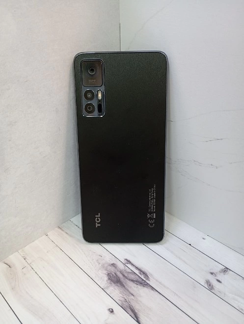 Смартфон TCL 30