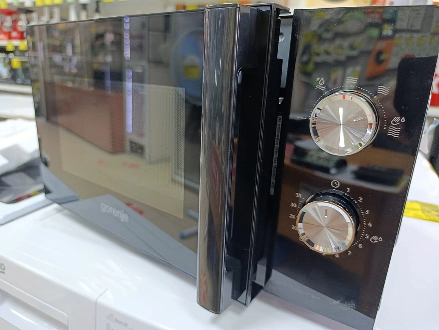 Микроволновая печь Gorenje MO17E1BH 