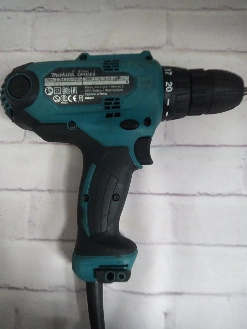 Шуруповерт Makita DF0300