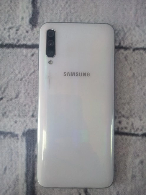 Смартфон Samsung Galaxy A50