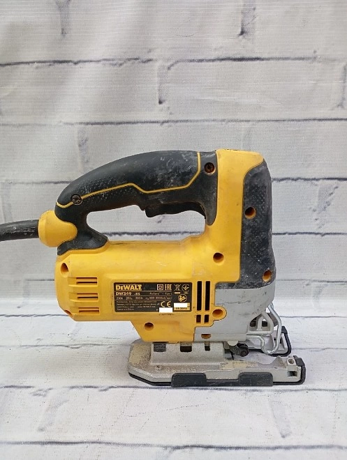 Электролобзик DeWALT DW349-KS