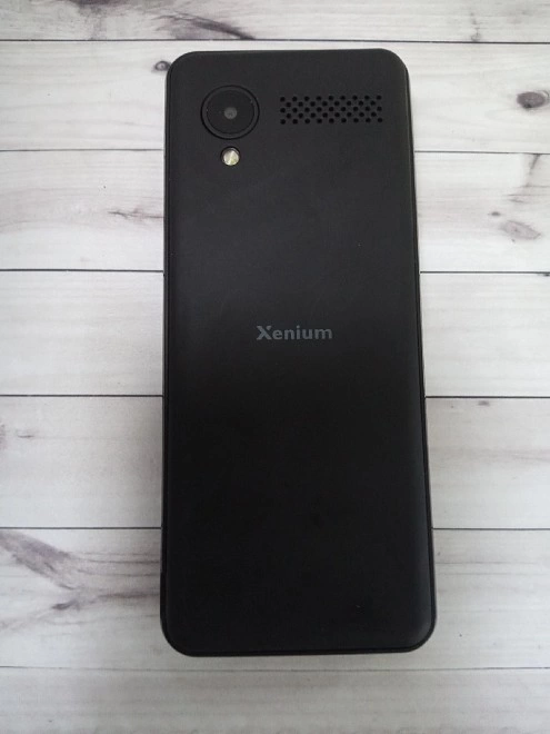 Телефон мобильный Xenium X240