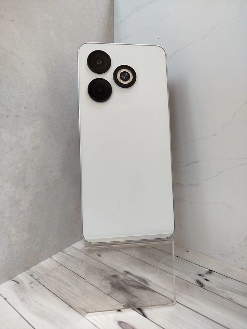 Смартфон Infinix SMART 8