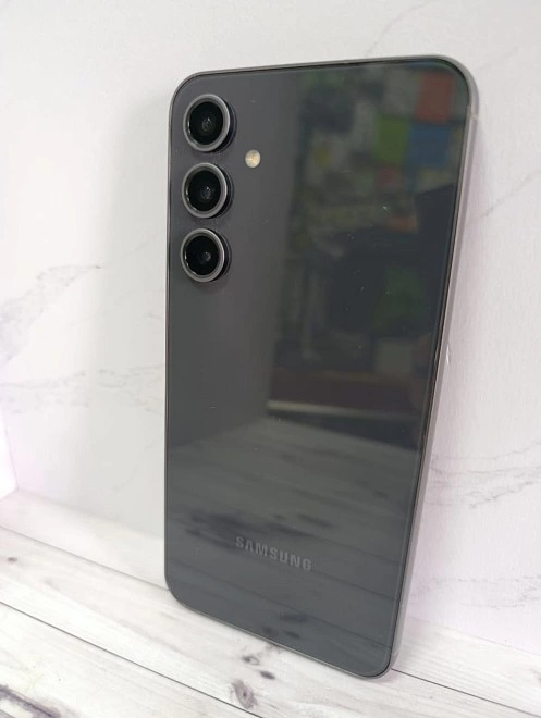 Смартфон Samsung S23FE
