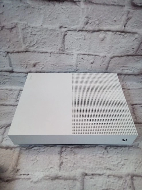 Игровая приставка X-Box One X-box One S 1000