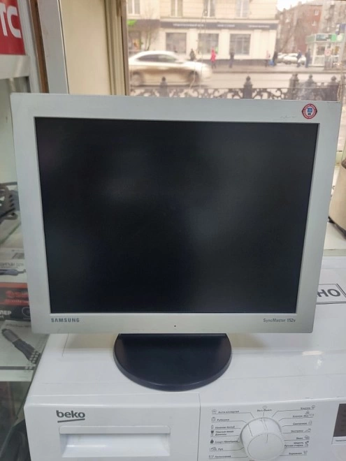 Монитор Samsung SynsMaster 152V