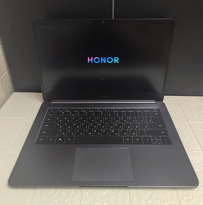 Ноутбук Honor Ryzen 5 2500U/2GHz/ram8/ssd240/Vega8