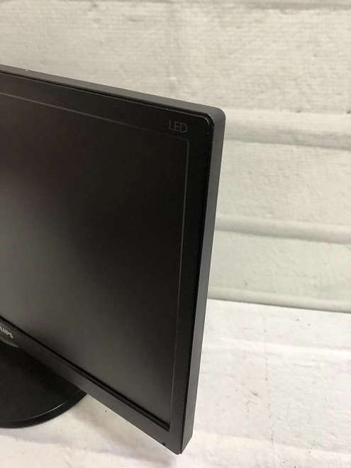 Монитор Philips 193V5LSB2