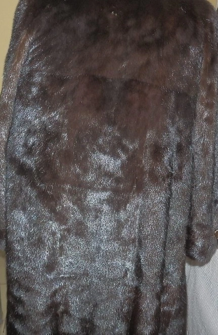 Шуба средней длинны, цельная Fur natural классическая р-р 50-52, 