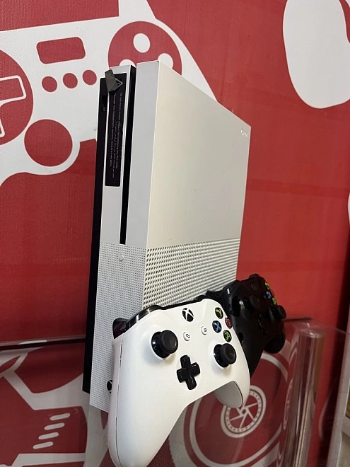 Игровая приставка XBOX  One S 500 Gb