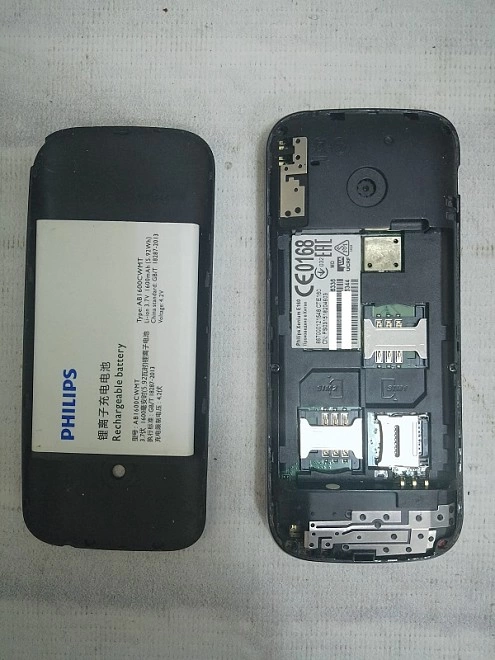 Телефон мобильный PHILIPS Xenium E160