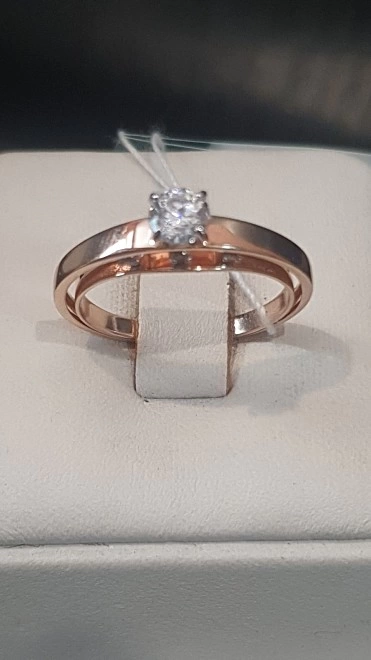 Кольцо золотое с камнями  585пр 3,02гр 19,5р-р н/м