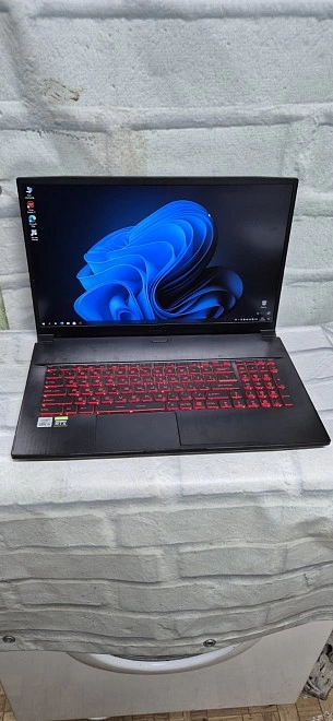 Ноутбук MSI i5 10500H 2.50GHz/8Gb DDR4/SSD120Gb/HDD1TB/RTX3050