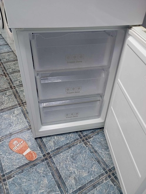 Холодильник Leran CBF215W