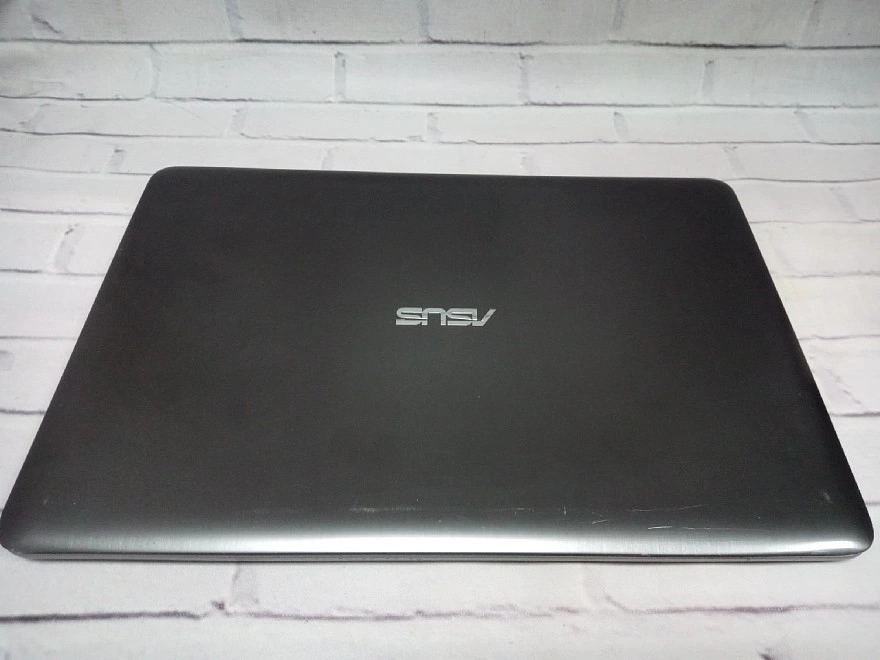 Ноутбук Asus i7-6500U/2.50GHz/8GB/232GB/HD Graphics 520