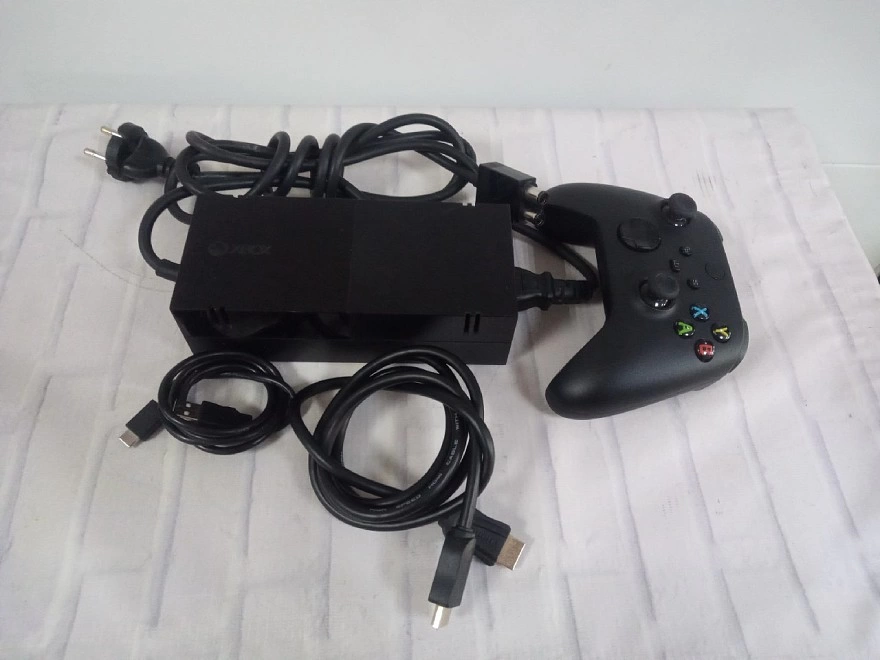 Игровая приставка X-Box One Microsoft Xbox ONE Black 1540  500 Gb 