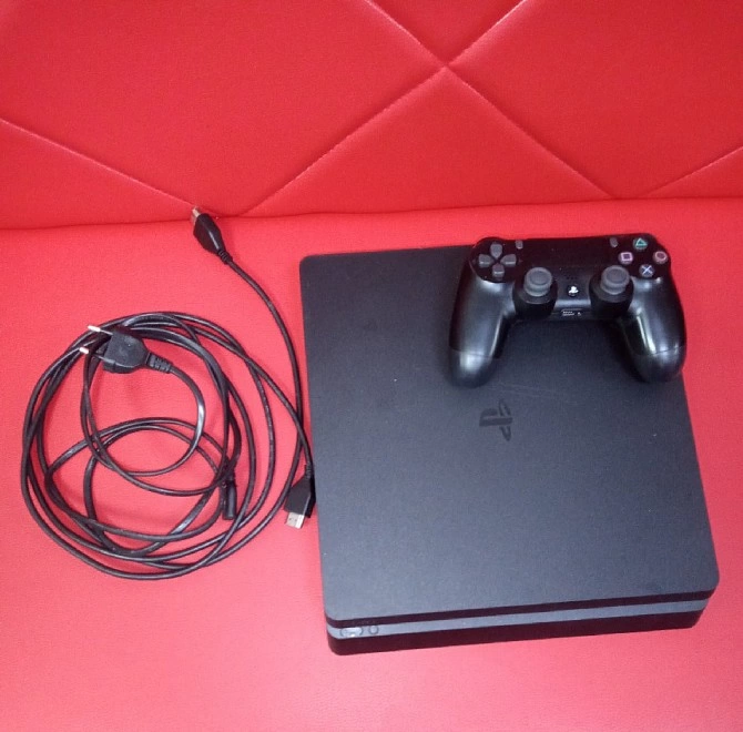 Игровая приставка PS4 Sony Slim 500 Gb