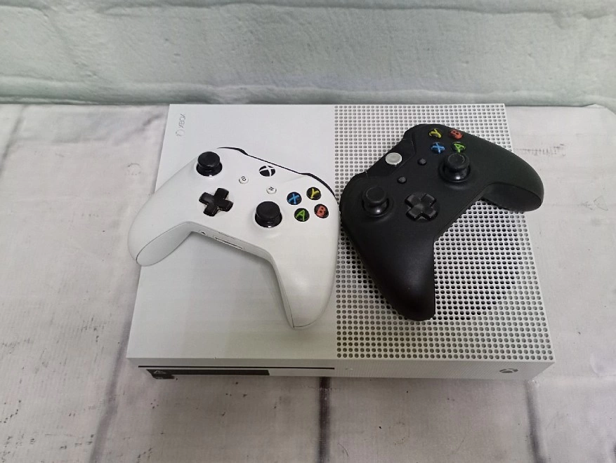 Игровая приставка X-Box One   S 1681