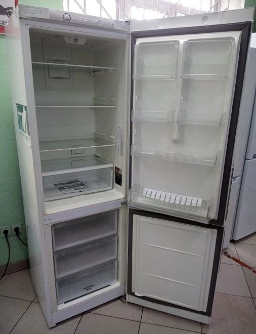 Холодильник Hotpoint-Ariston HF4180W