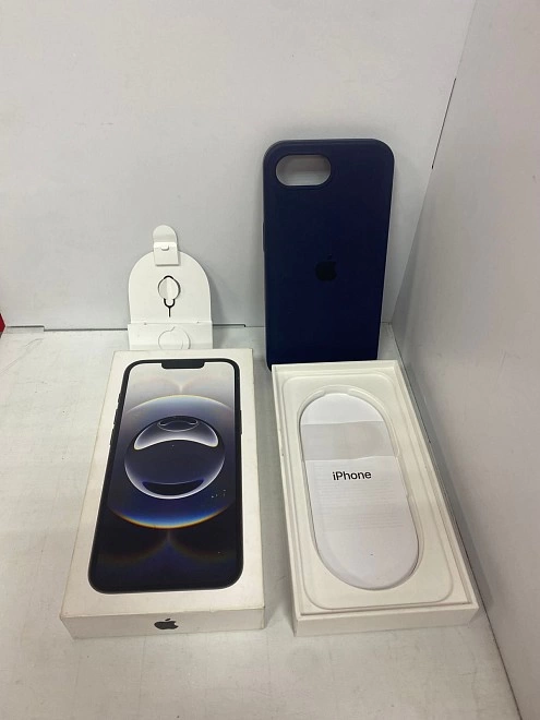 Смартфон Apple iPhone 16e 128 ГБ черный