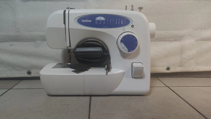 Швейная машина Brother XL2140