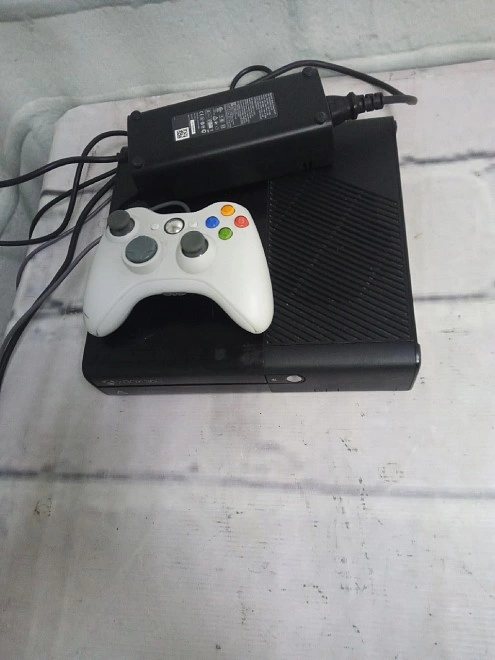Игровая приставка X-Box 360  Microsoft Xbox Xbox 360 4 ГБ,