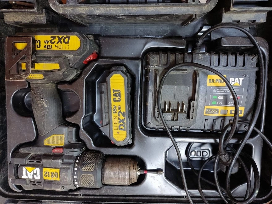 Шуруповерт CAT DX12