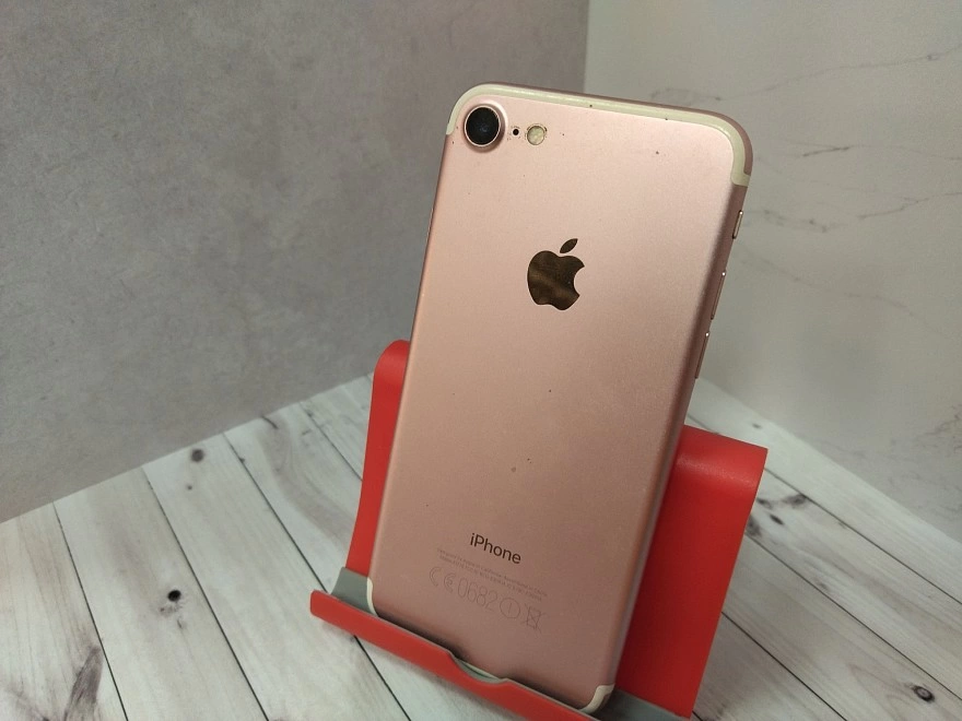 Смартфон iPhone 7 2/32Gb