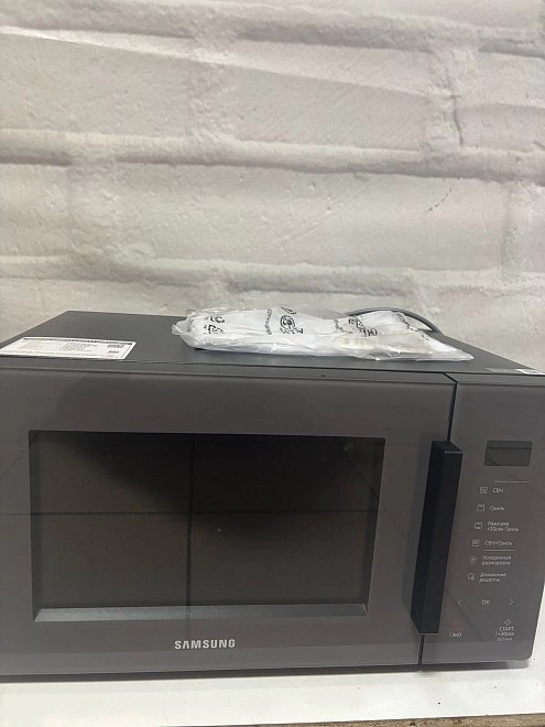 Микроволновая печь Samsung MG23T5018AC/BW