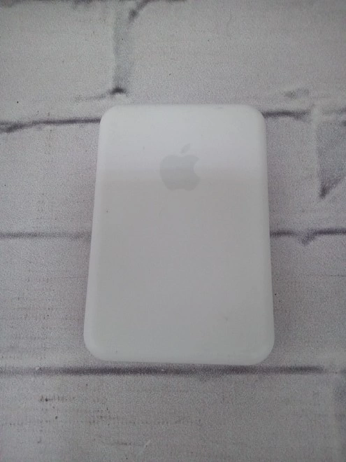 Зарядное устройство для телефона Apple MagSafe Battery Pack