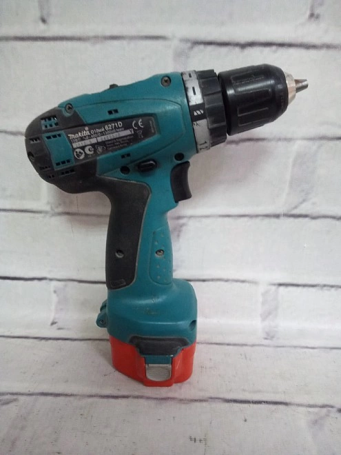 Шуруповерт Makita 6271D