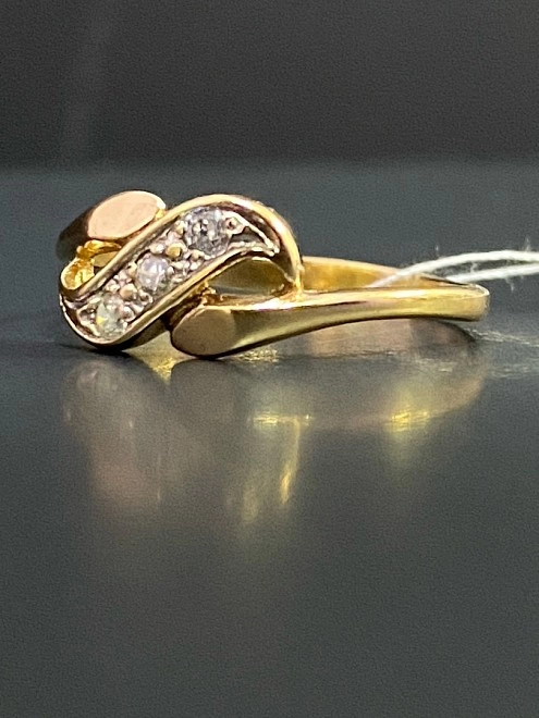 Кольцо золотое с камнями  пр. 585 1,57(1.566) 17,5р-р Ф.М.