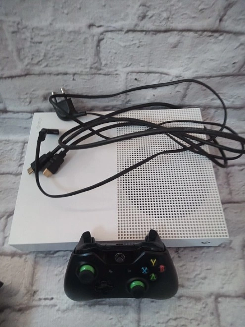 Игровая приставка X-Box One X-box One S 1000