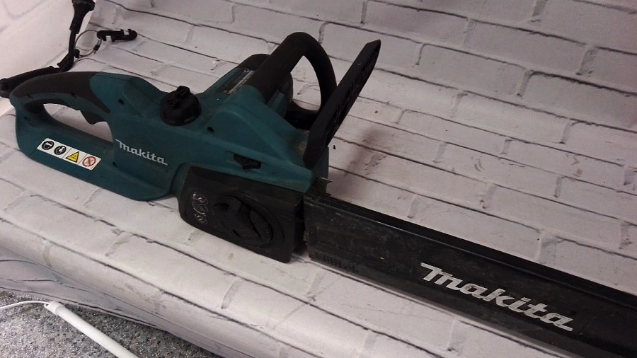 Электропила цепная Makita UC3541A 1800 ВТ