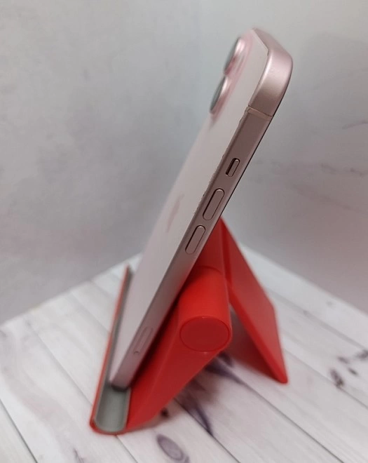 Смартфон Apple  iPhone 15 6/128Gb