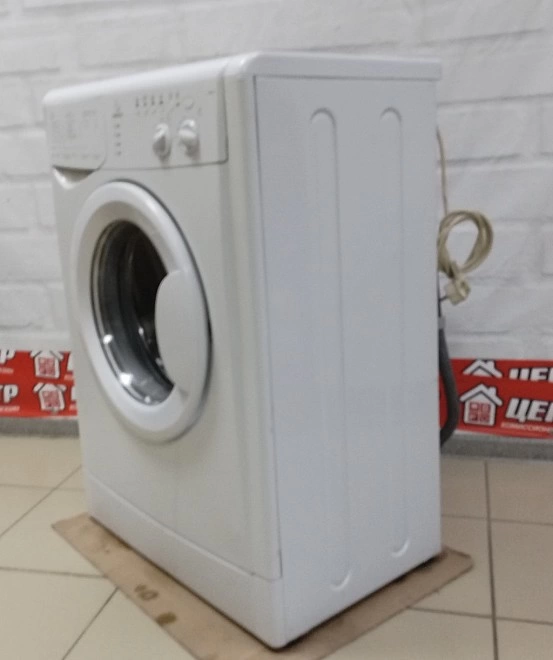 Стиральная машина Indesit WISL92