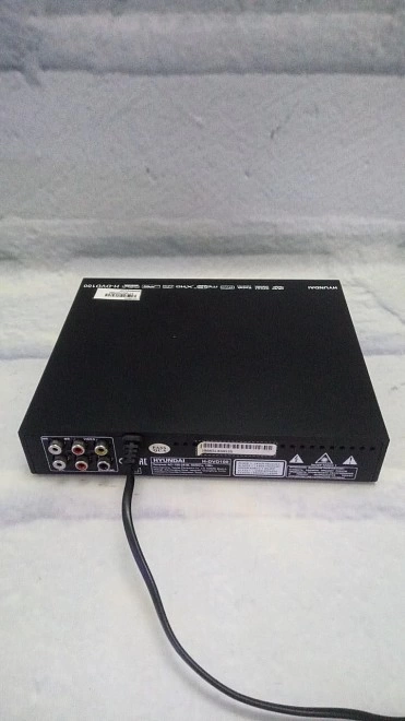DVD плеер Hyundai H-DVD100