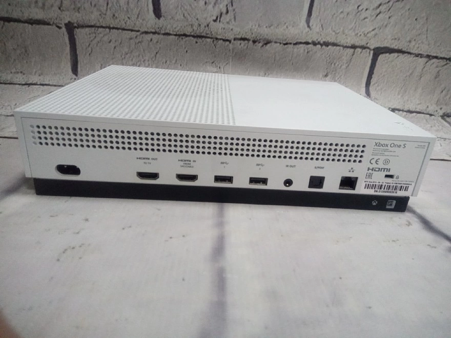 Игровая приставка X-Box One  Xbox One S 1Tb