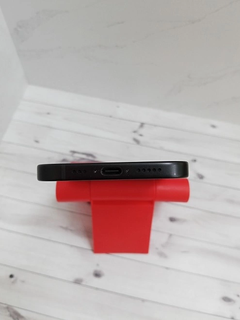 Смартфон Apple iPhone 15 6/128Gb