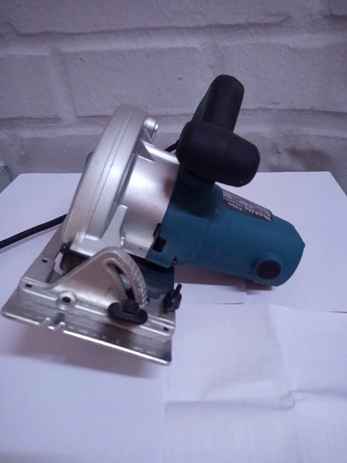 Электропила дисковая Makita HS6601