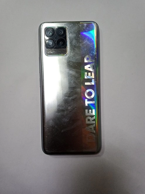 Смартфон Realme 8