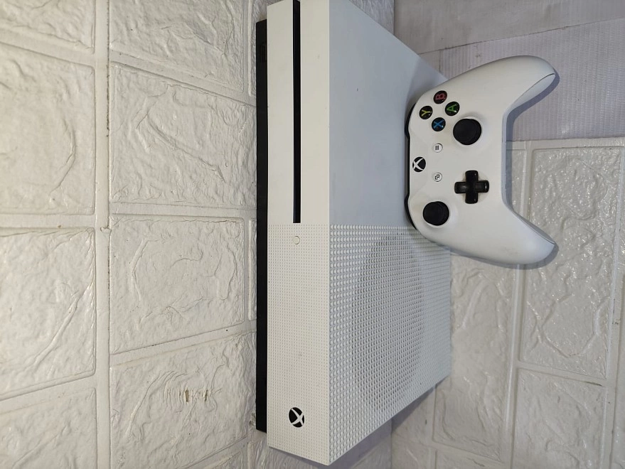 Игровая приставка XBOX  ONE S White