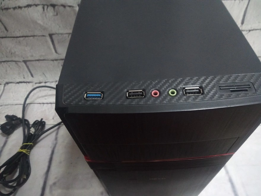 Системный блок Dexp AMD FX-4300/3.8GHz/8Gb/814Gb/AMD Radeon Graphics