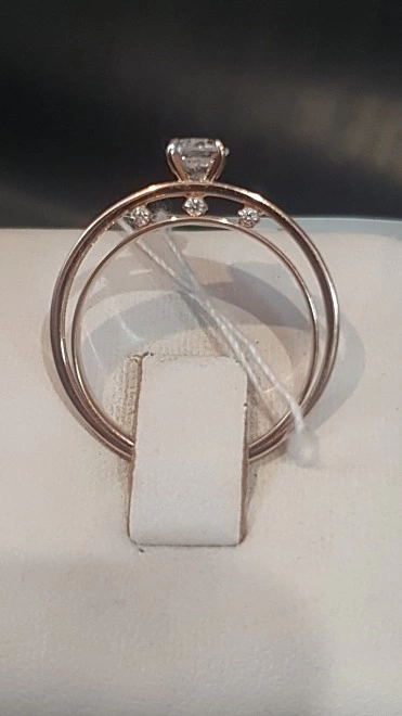 Кольцо золотое с камнями  585пр 3,02гр 19,5р-р н/м