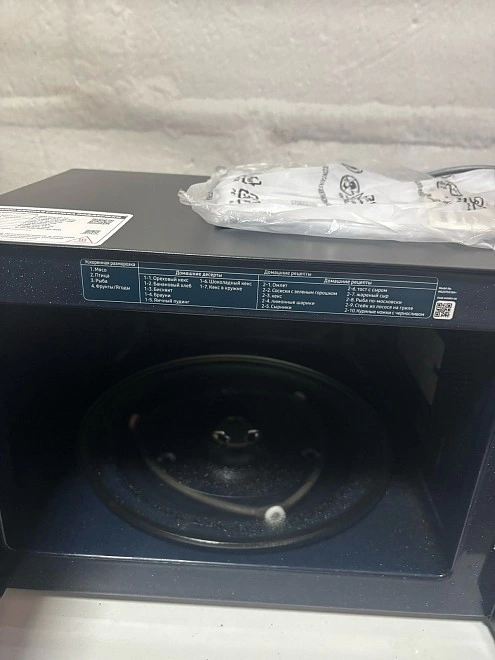 Микроволновая печь Samsung MG23T5018AC/BW