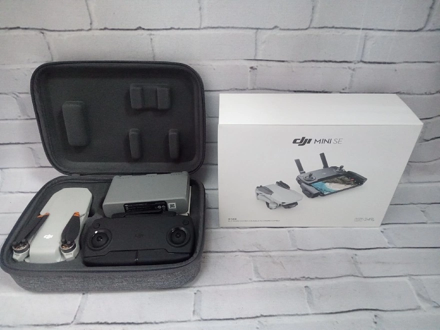 Радиоуправляемая игрушка DJI Mini SE Combo (квадрокоптер)